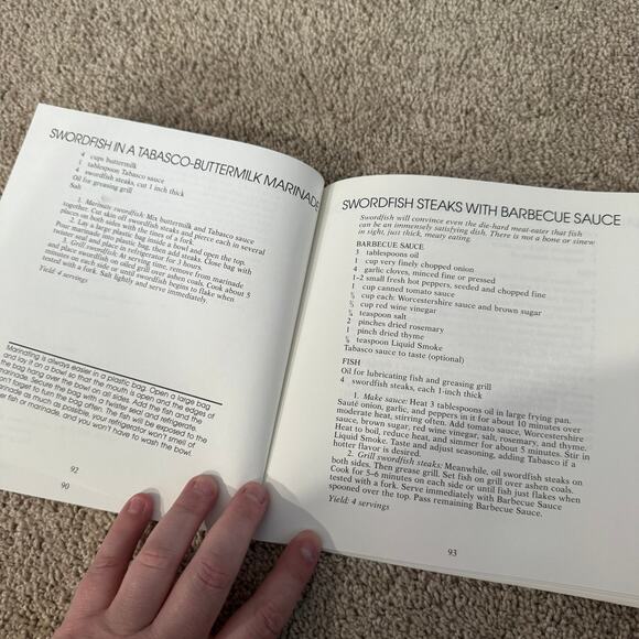 Vintage 1986 Fish on the Grill 70+ Elegant Easy Recipes Cookbook Grunes & Magida - Picture 6 of 11
